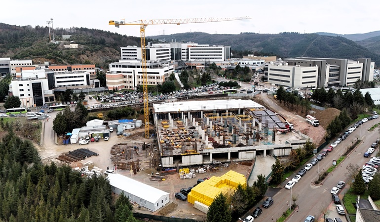 KOÜ Umuttepe’de Otoparkın ilk katı hizmete alındı
