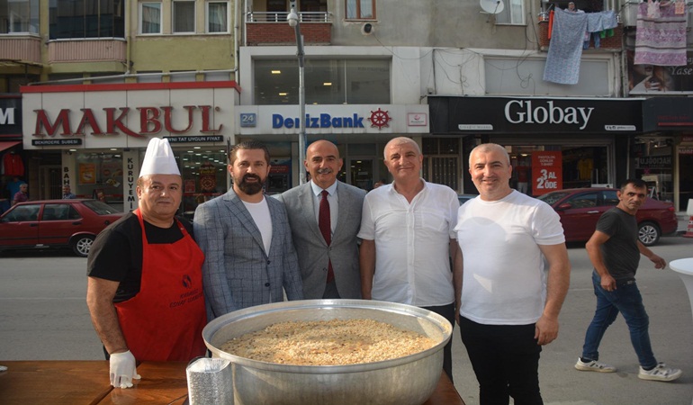 KOVİAD’dan vatandaşlara aşure ikramı 