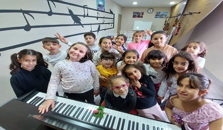 Köy Çocuk projesinde çocuklar müzikle büyüyor