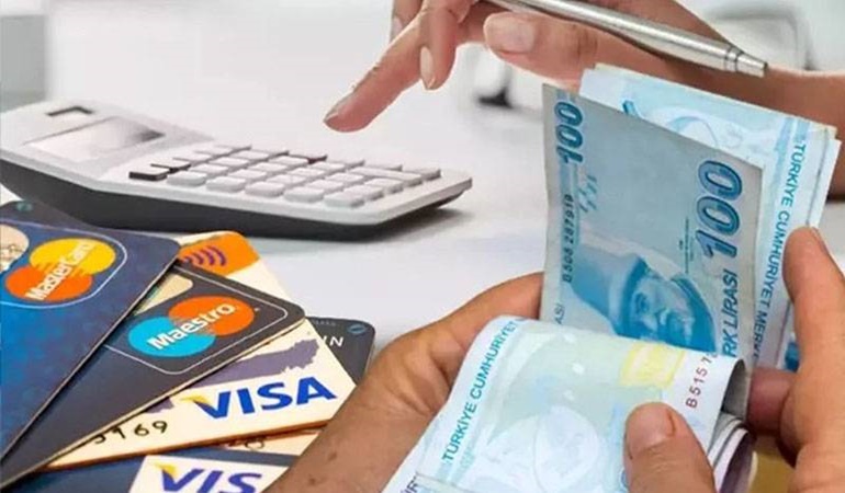 Kredi kartı borcu çığ gibi büyüyor