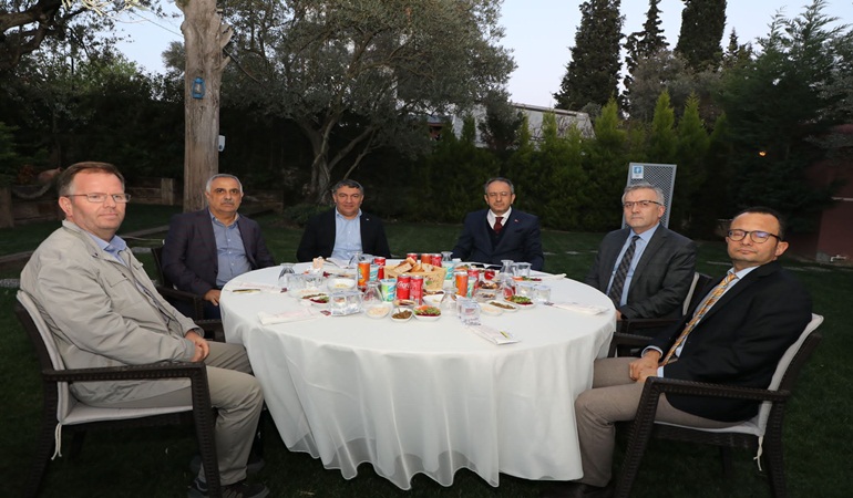 Kubilay ve Şayir, sağlık çalışanlarını ağırladı