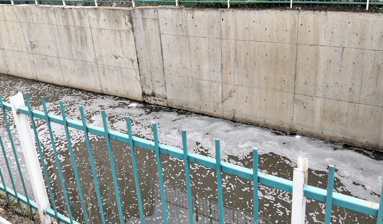 Kule Deresi yine köpürdü!