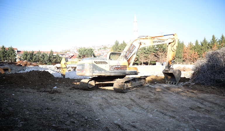 Kültür merkezini yıkarak metro durağı yapmak akıllara zarar bir iş