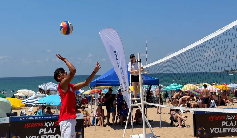 Kumcağız sahilinde voleybol heyecanı