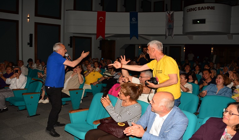 Kurtlar Vadisi’nin Zülfikar ağası İzmitlileri coşturdu!