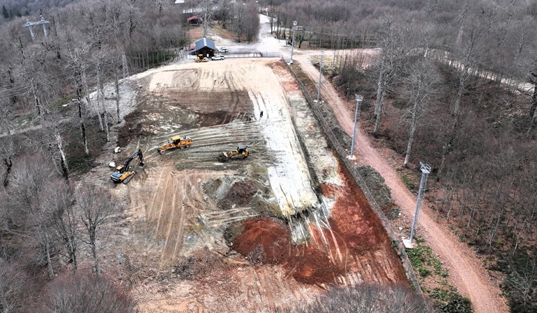 Kuzuyayla Kızak Pistine yürüyen bant 