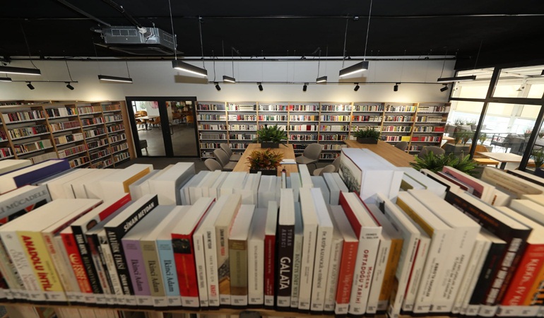 Leyla Atakan Şehir Kütüphanesi görkemli açılış için gün sayıyor