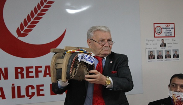 Macron'a eşek dedi, semer gönderdi!