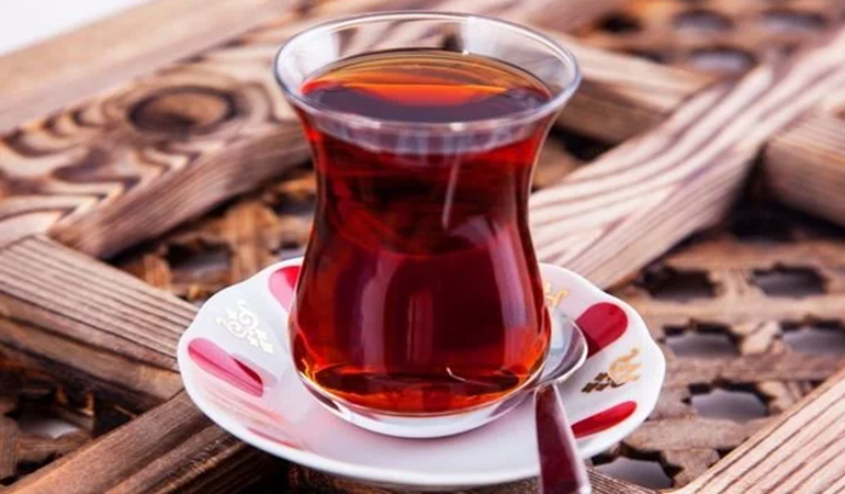 Marketlerde satılan çaydan boya çıktı