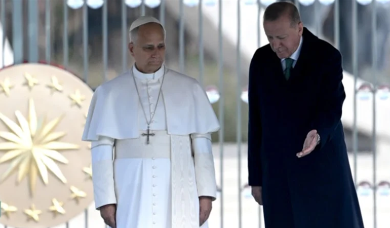 MHP'den Papa'nın ziyaretine tepki