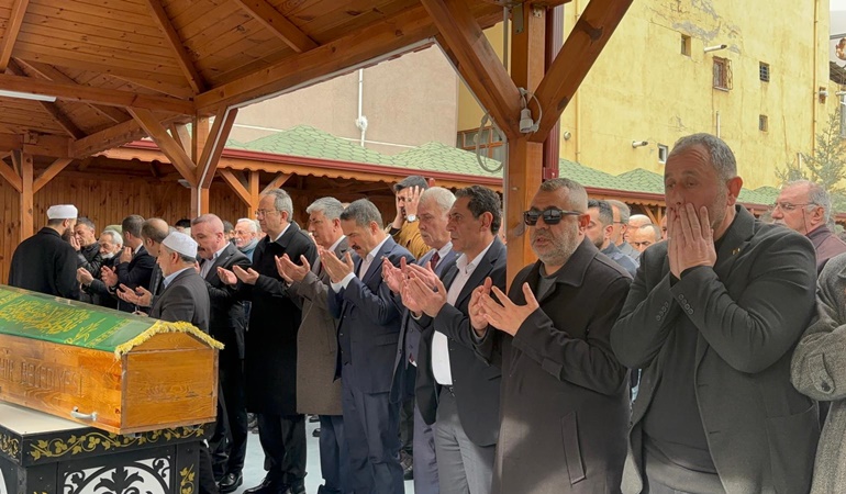 MHP Dilovası İlçe Başkanı Turhan’ın vefat eden amcası toprağa verildi