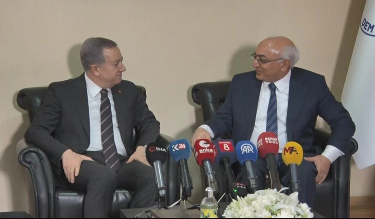 MHP'lilerle DEM'liler kucaklaştı!