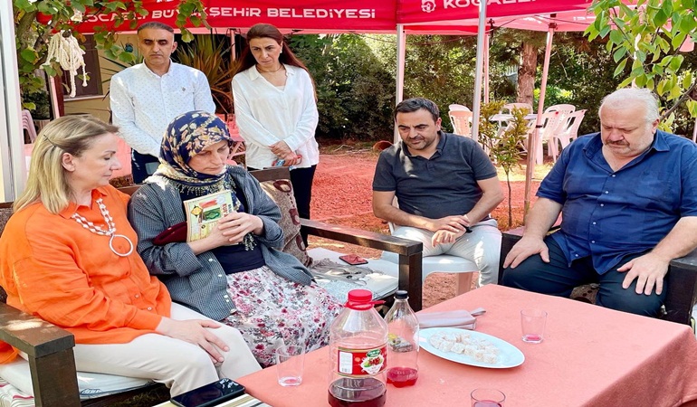 Milletvekili Zeybek Başiskele’de temaslarda bulundu  