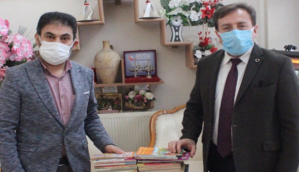 Milli Eğitim Müdürü'nden Şehitler Kütüphanesi'ne destek
