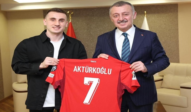 Milli maçta o golü atan Aktürkoğlu’ndan Büyükakın’a milli forma