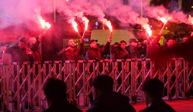Milli takımın zaferi Kocaelileri sokaklara döktü!