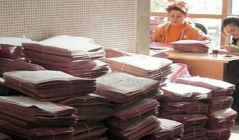 Milyonlarca vatandaş icralık, bir avuç azınlığın bir elleri yağda bir elleri balda