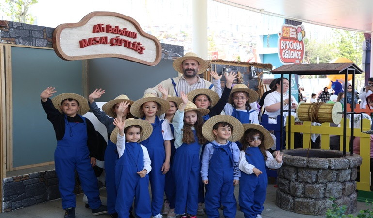 Minik elleriyle hamur yoğurup köy yaşamını öğrendiler