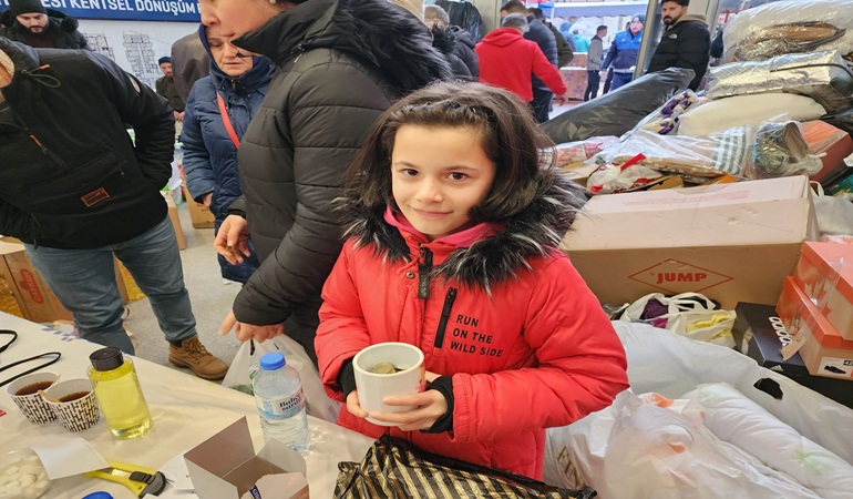 Minik Hayrunnisa’dan duygulandıran yardım