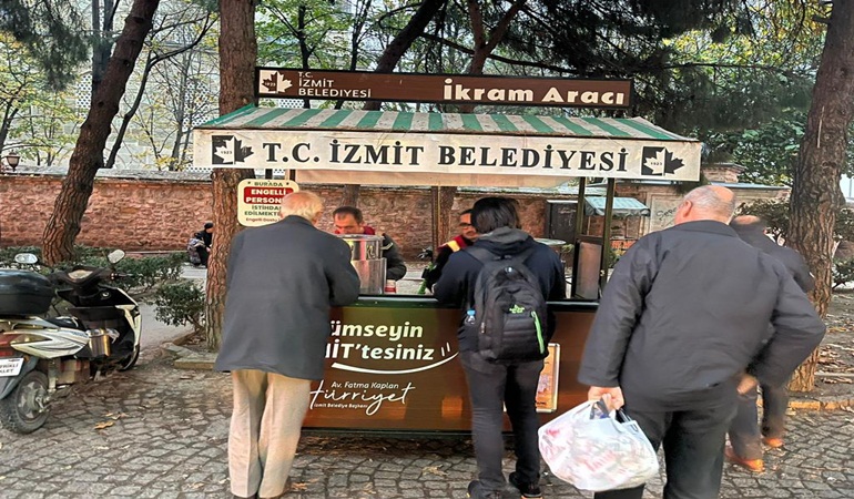 Mobil ikram araçları İzmitlilerin içini ısıtıyor 