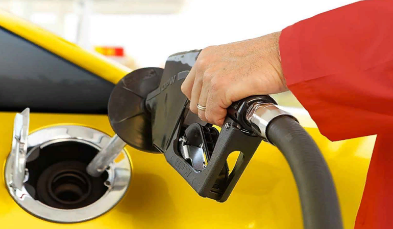 Motorin ve benzine indirimcik geliyor