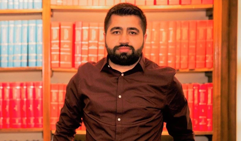 Müdür Aksu’ya şok üstüne şok! Babasının cenazesinde dayısı da vefat etti