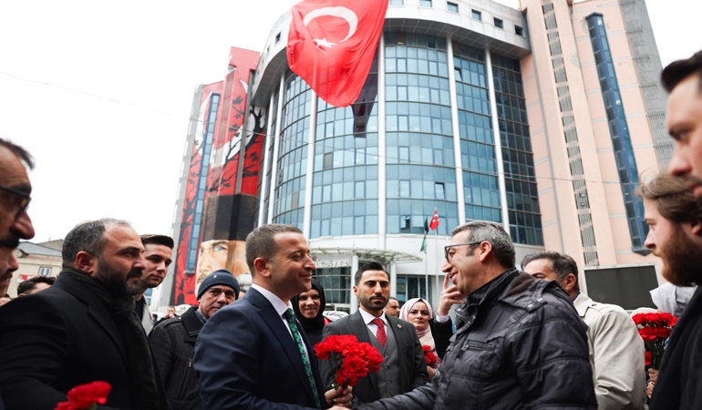 Muharrem Tutuş’tan Belsa önünde karanfilli seçim çalışması