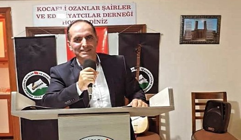 Muhtar adayı Koçak şiirle seçim çalışması yapıyor