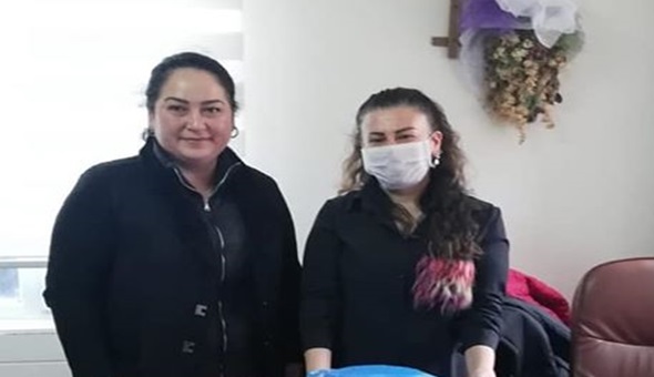 Muhtar Aslı Ertik'ten sağlık kuruluşlarına maske