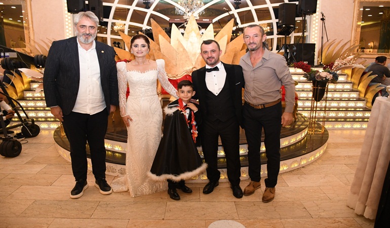 Muhtar Habibe Demiroğlu Aksoy, oğlunu sünnet ettirdi