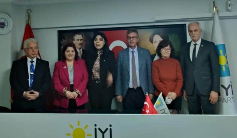 Muhtarlar Derneği’nden İYİ Parti İzmit’e ziyaret