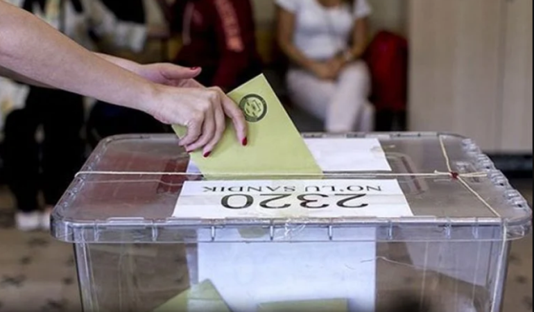 Mükerrer oy kullanırken yakalandı