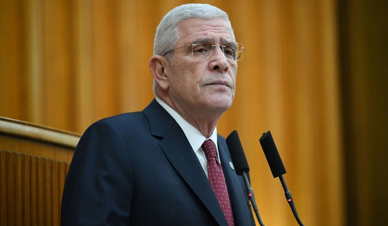 Müsavat Dervişoğlu bıçak altına yattı