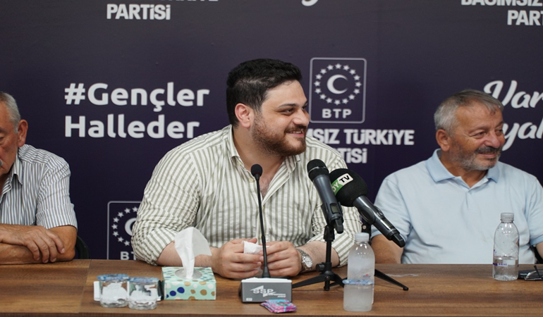 Müslümanım diyen Atatürkle, Atatürkçü’yüm diyen dinle kavga edemez