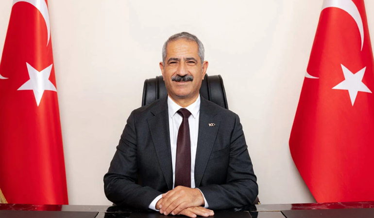 O başkan da gözaltına alındı