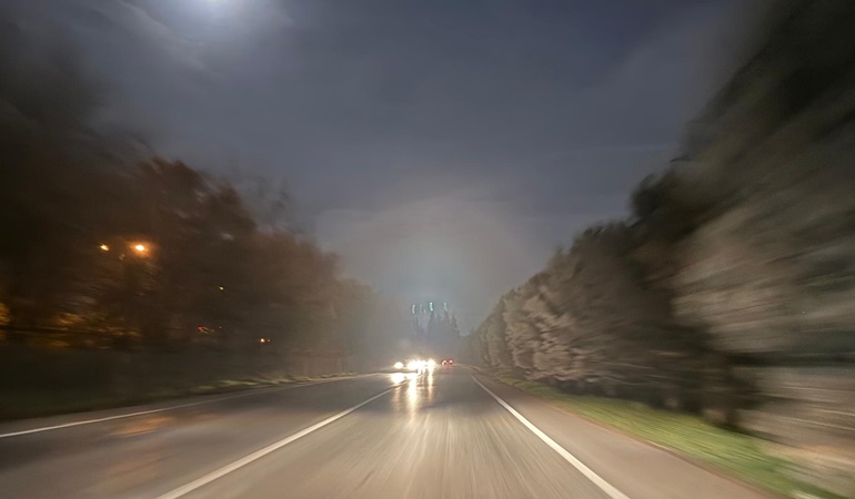 O cadde karanlık ve tehlikeli