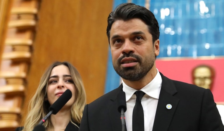 O isimde İYİ Parti'den istifa etti