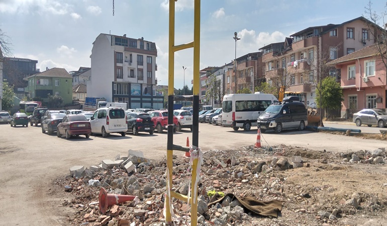 O otopark haftalardır bu halde