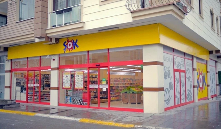 O üç harfli marketin tabelaları indirildi!