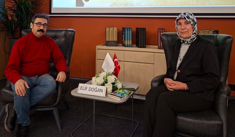 Ödüllü yazar Elif Doğan, İzmit’te okurlarıyla buluştu