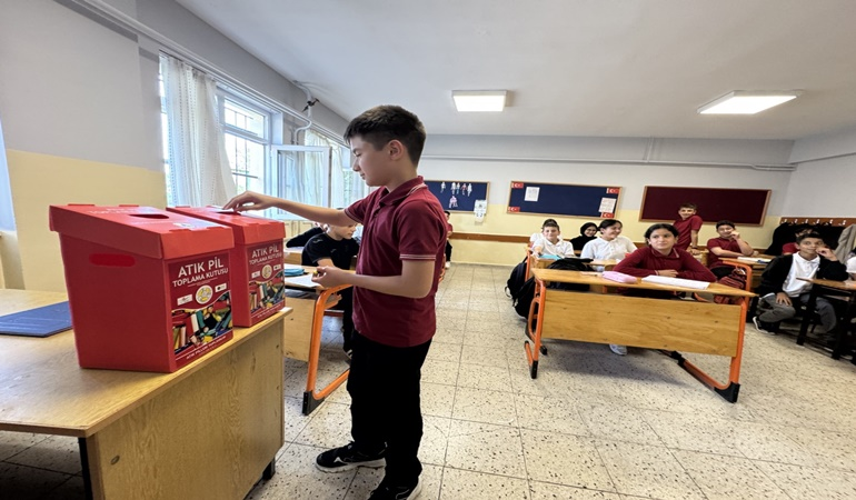 Öğrenciler atık toplamak için yarıştı, Büyükşehir ödüllendirdi