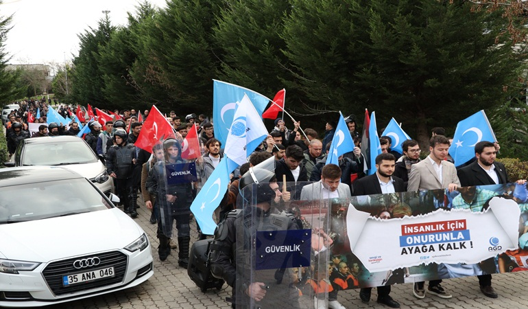 Öğrenciler Doğu Türkistan için yürüdü