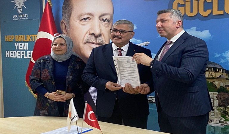 Okul Müdürü Suat Yazan AKP’den aday oldu