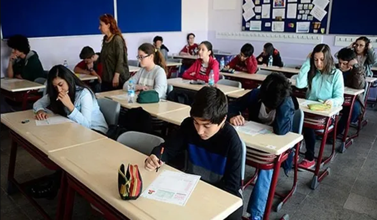 Okullarda ara tatil kalkacak mı?