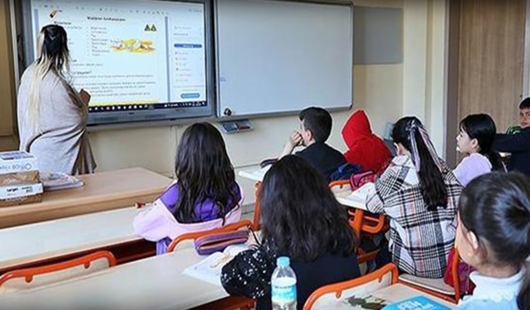 Okullarda öğrencilere AKP'nin icraatları anlatılacak