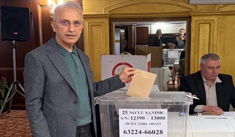 Ömer Çeker bir döndü pir döndü!