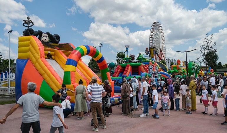 On binlerce kişi Fuar Park’a akın etti!