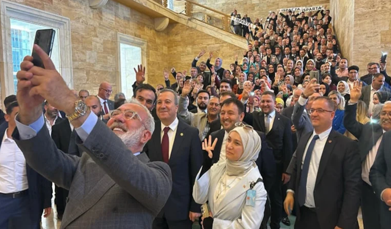 Önce ahlak ve maneviyat dediler, lüks tutkunu oldular!