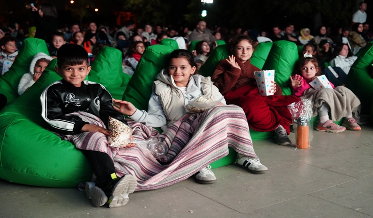 Ormanya’da gökyüzü altında keyifli bir buluşma