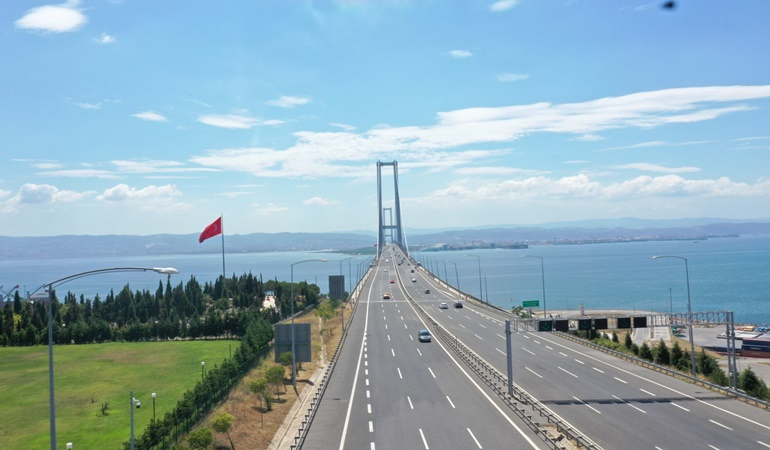 Osmangazi Köprüsü’nde binlerce kişi koşarken trafik akışı devam edecek